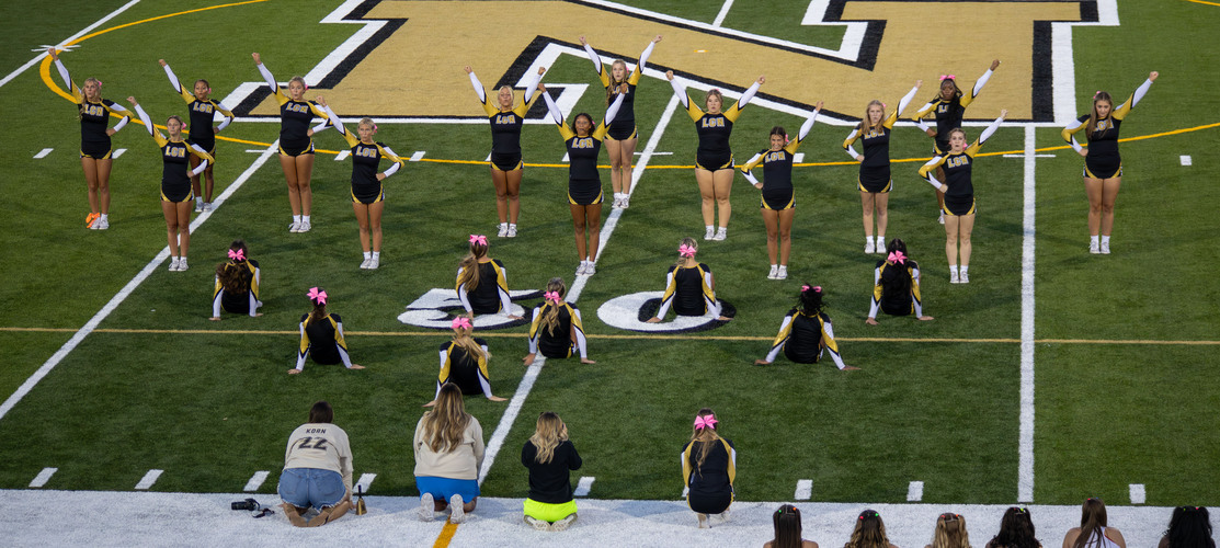 L'Anse Creuse High School - North Cheerleaders